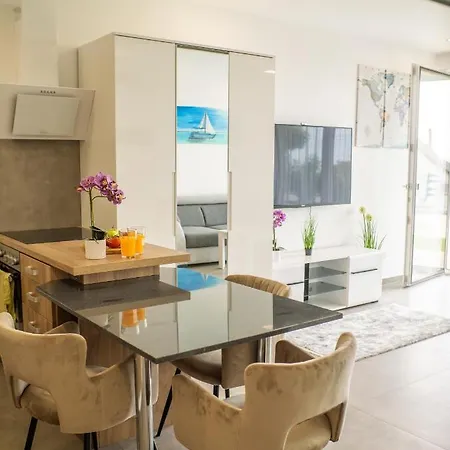 Panorama Superior - Pool, Garden, Parking Apartment *
