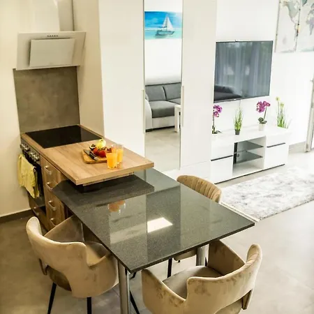 Apartament Panorama Superior - Pool, Garden, Parking *